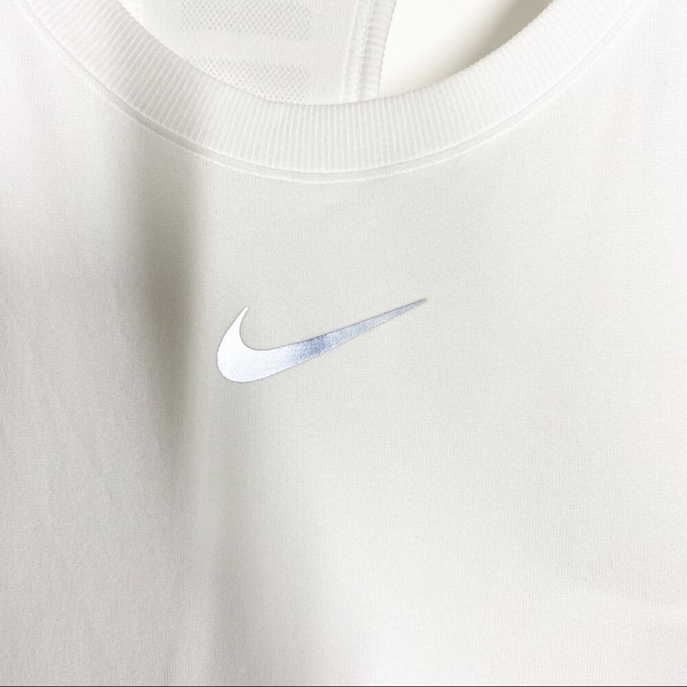 Nike Infinite Tank - White / Silver Swoosh - Size Small - NWT - Picture 4 of 12